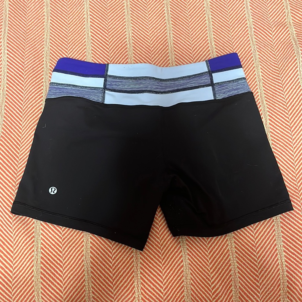 Lulu lemon cropped black shorts with patterned waistband